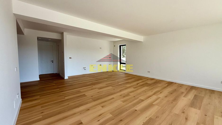 Apartament de lux, 5 minute de Botoșani, 109 mp utili+terasă si curte - Poză 8