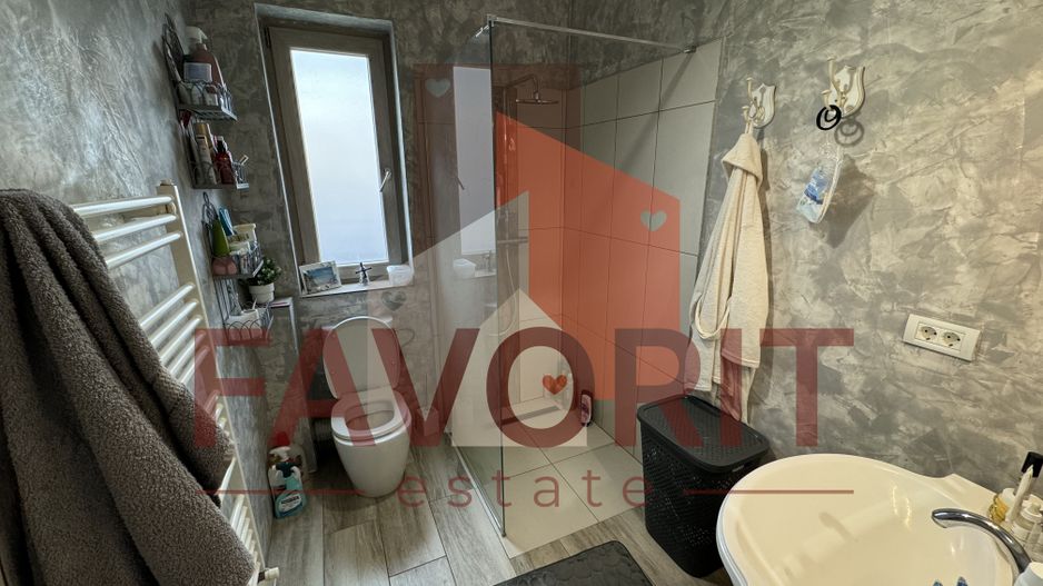 Mobilat si utilat. Pozitie excelenta. Villa construita in 2017 - Poză 11