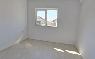 Duplex spatios cu garaj si pereti dublii - Poză 15