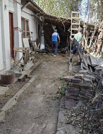 Teren 293 mp si casa 94 mp, doar acces pietonal - Poză 5