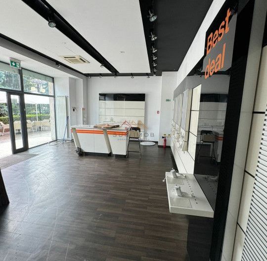 Spatiu comercial, ultracentral, compartimentat, 117m2, 19ml vitrina,CT - Poză 4