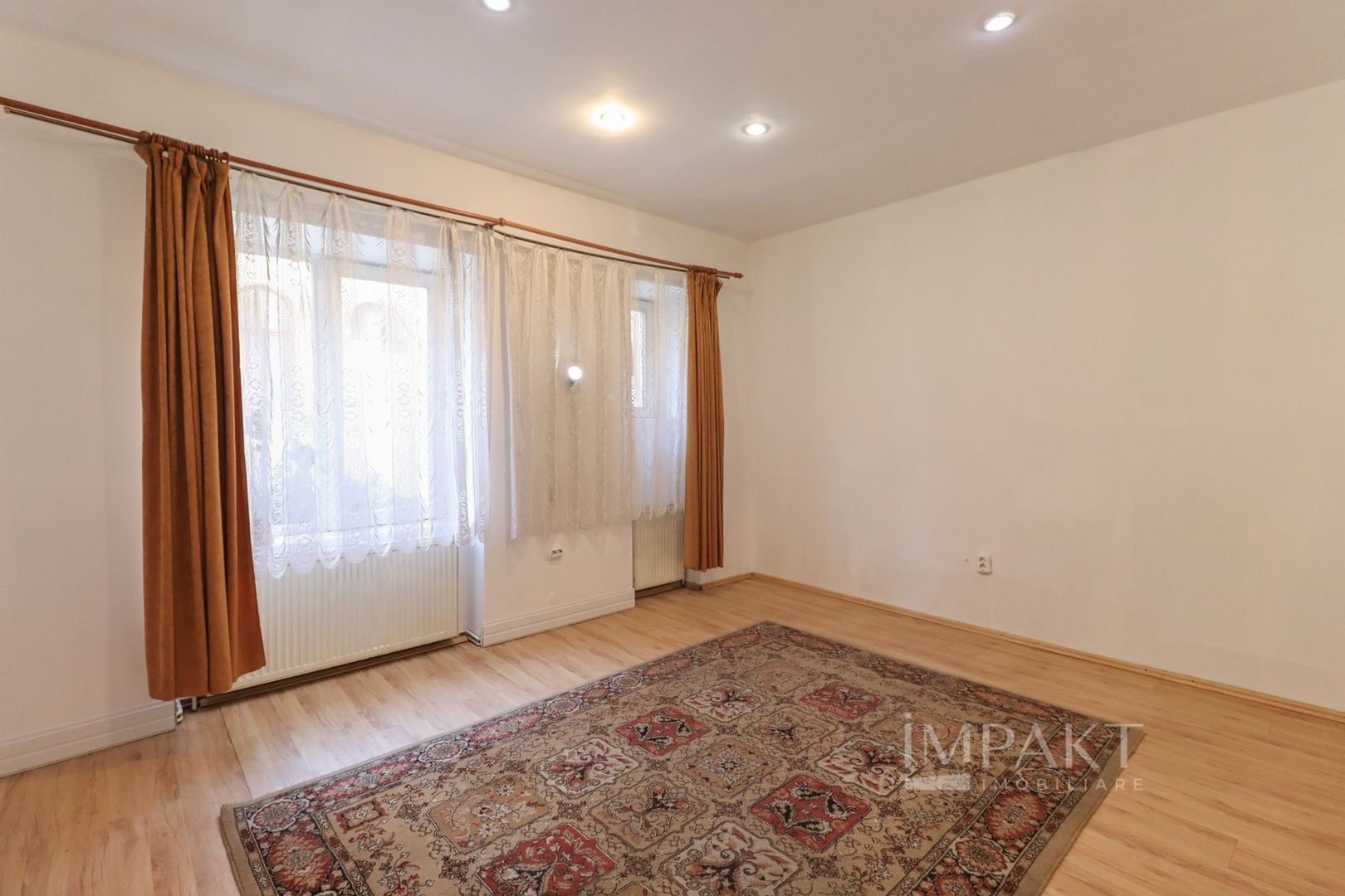 Apartament cu 3 camere si cota parte de gradina, zona strazii Horea! - Poză 1