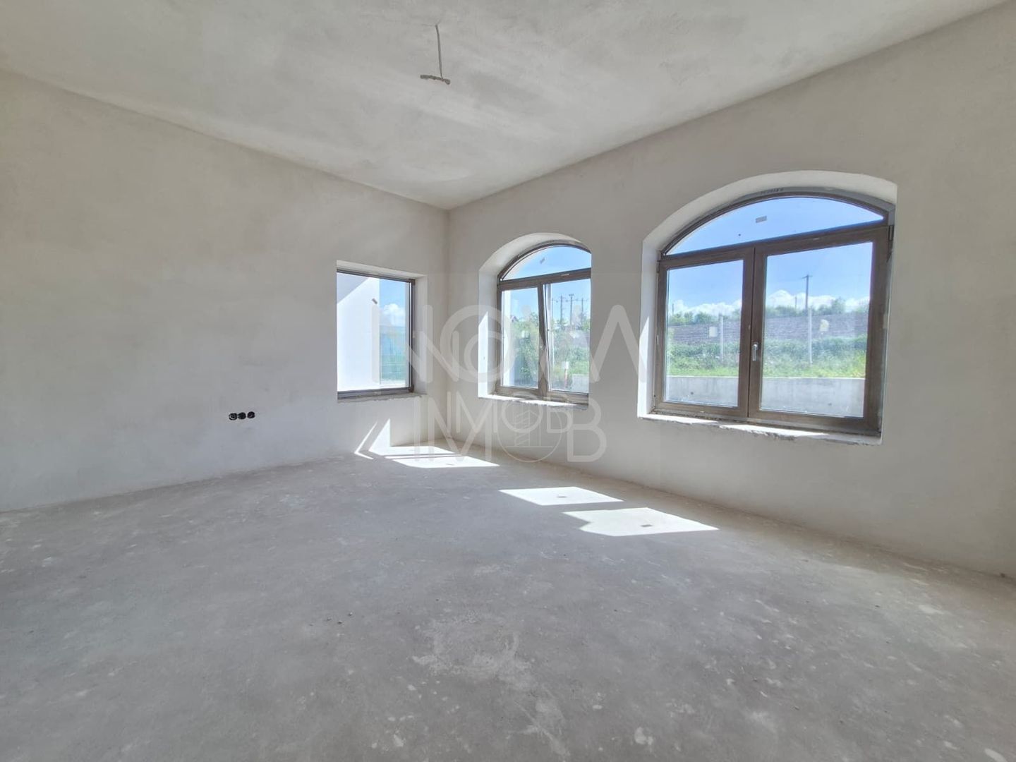 Casa generoasa cu 7 camere, 3 bai, dressing si parcare – Sura Mica - Poză 6