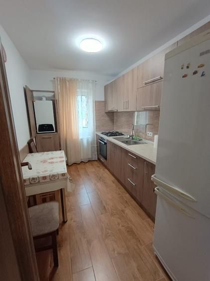 Vând  apartament 3 camere - Poză 2