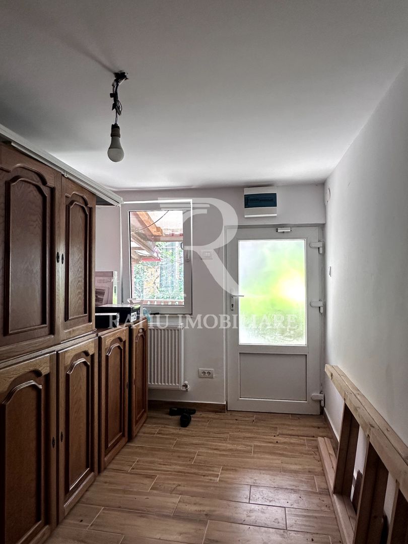 Casa cu anexe si pivniță | Teren intravilan generos | Sannicolau Roman - Poză 12