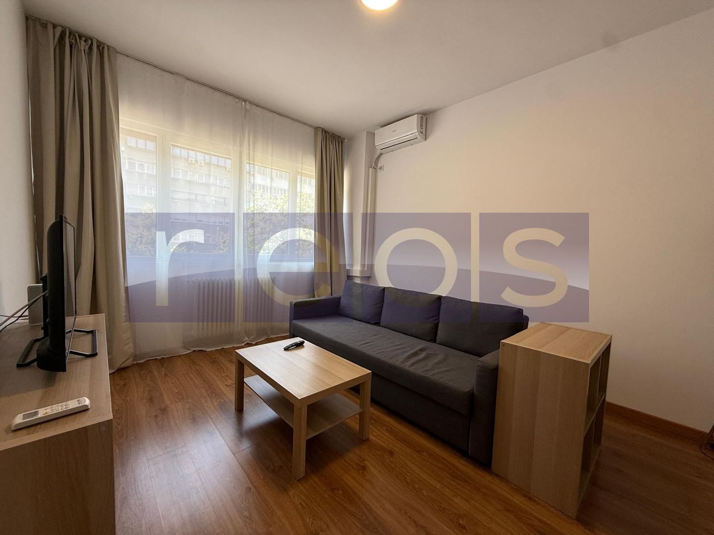 De inchiriat apartament 2 camere vedere Bd Magheru recent renovat - Poză 1