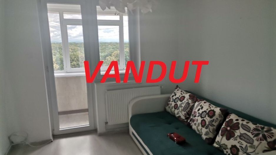 Vanzare apartament 3 camere, decomandat, Trivale - Poză 1