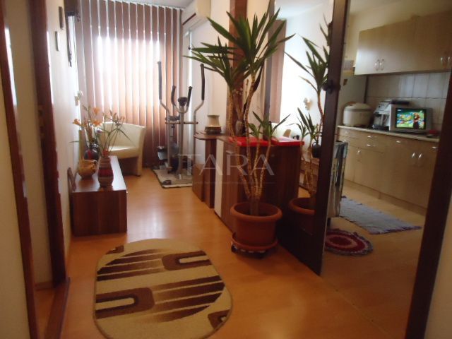 Apartament cu 4 camere de vânzare - Poză 5