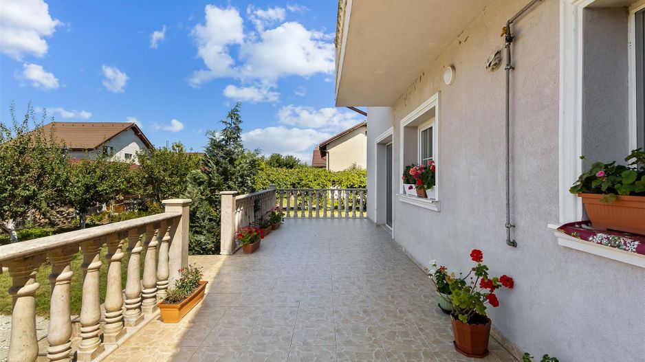 Vila / Casa superba cu 5 camere zona | 1032 mp teren |  Sanpetru Brasov - Poză 9