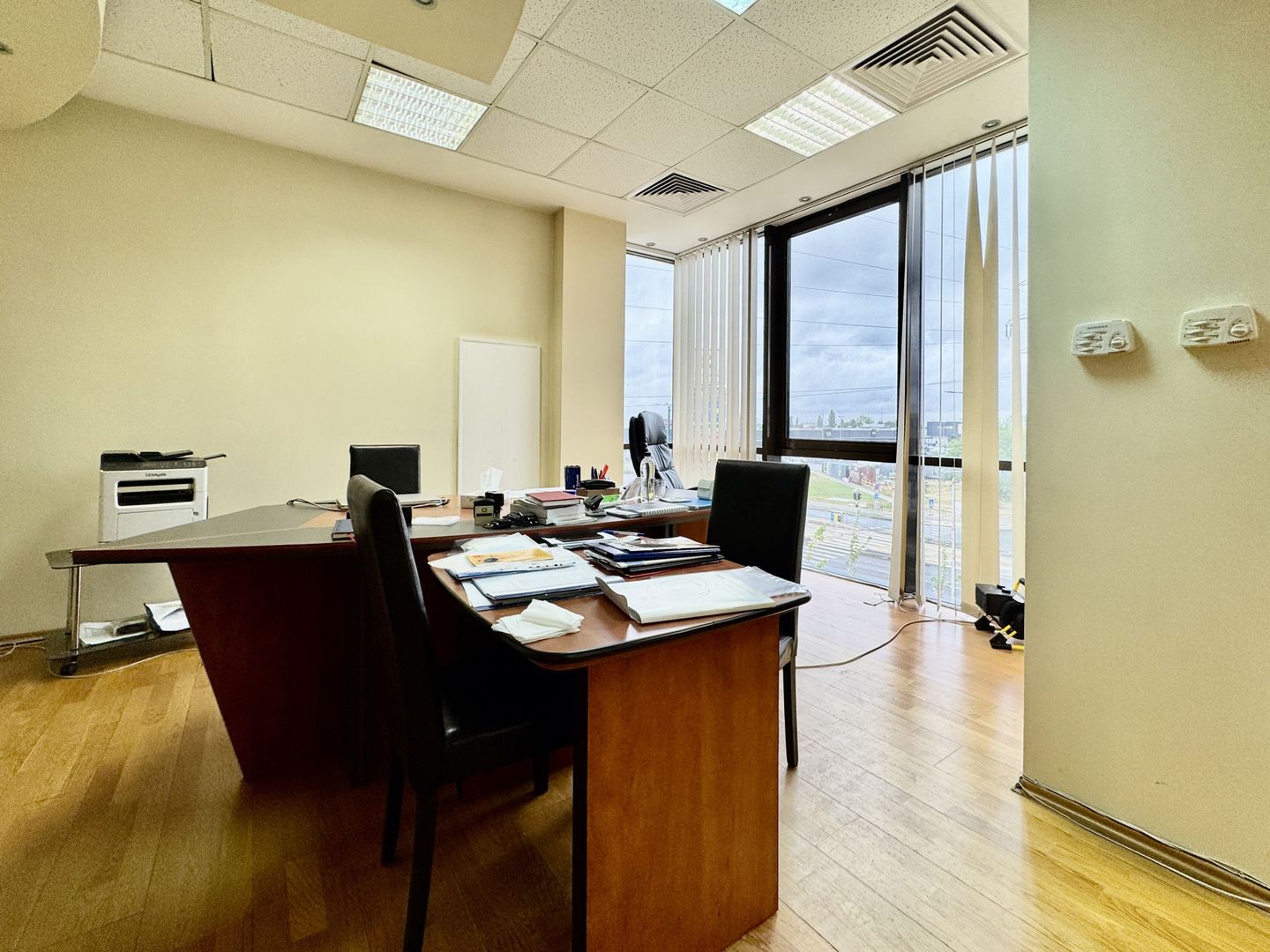 Spațiu pentru birouri langa Funshop Buziașului - Poză 5