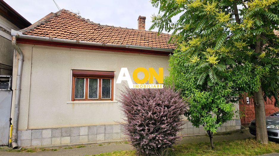 Casa veche, 5 camere, 287 mp teren, zona Prefectura. Necesita renovare - Poză 1
