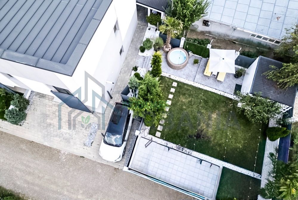 Casa tip duplex de vanzare pe strada Podisului, zona Platoul Insorit, Iasi - Poză 1