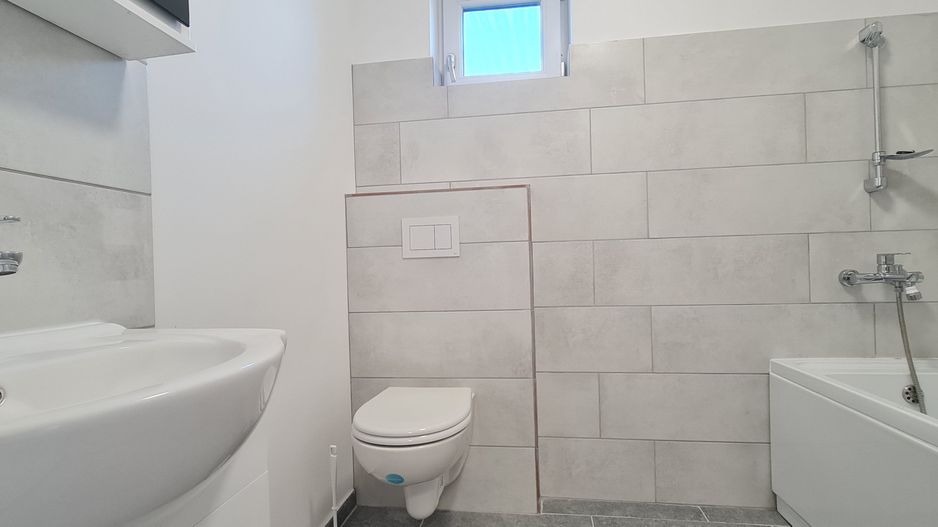 Casa semimobilata semiutilata in Cartier Izvor Tarlungeni Brasov - Poză 3