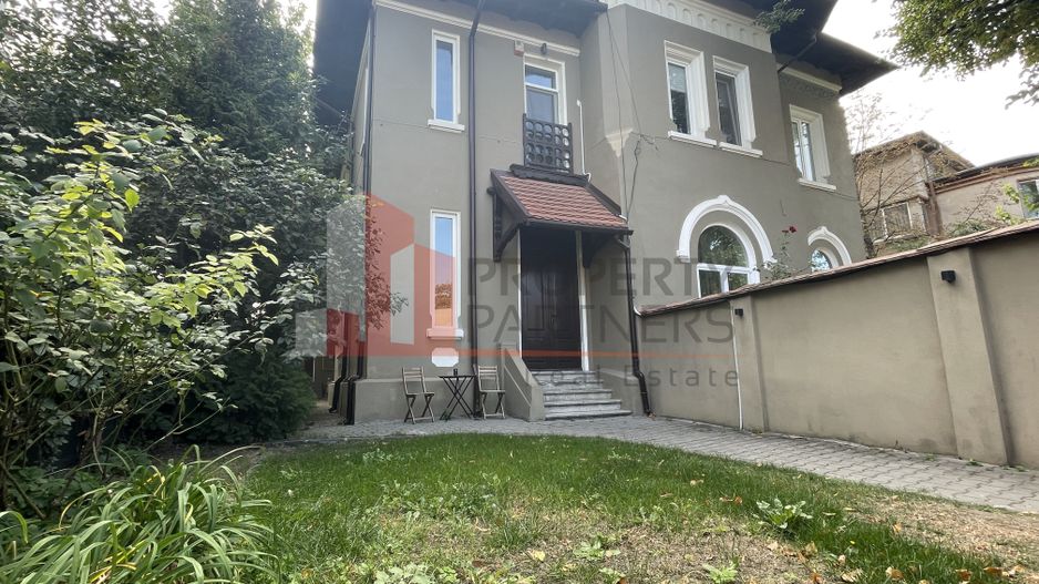Apartament in vila Str. Toamnei - Poză 1