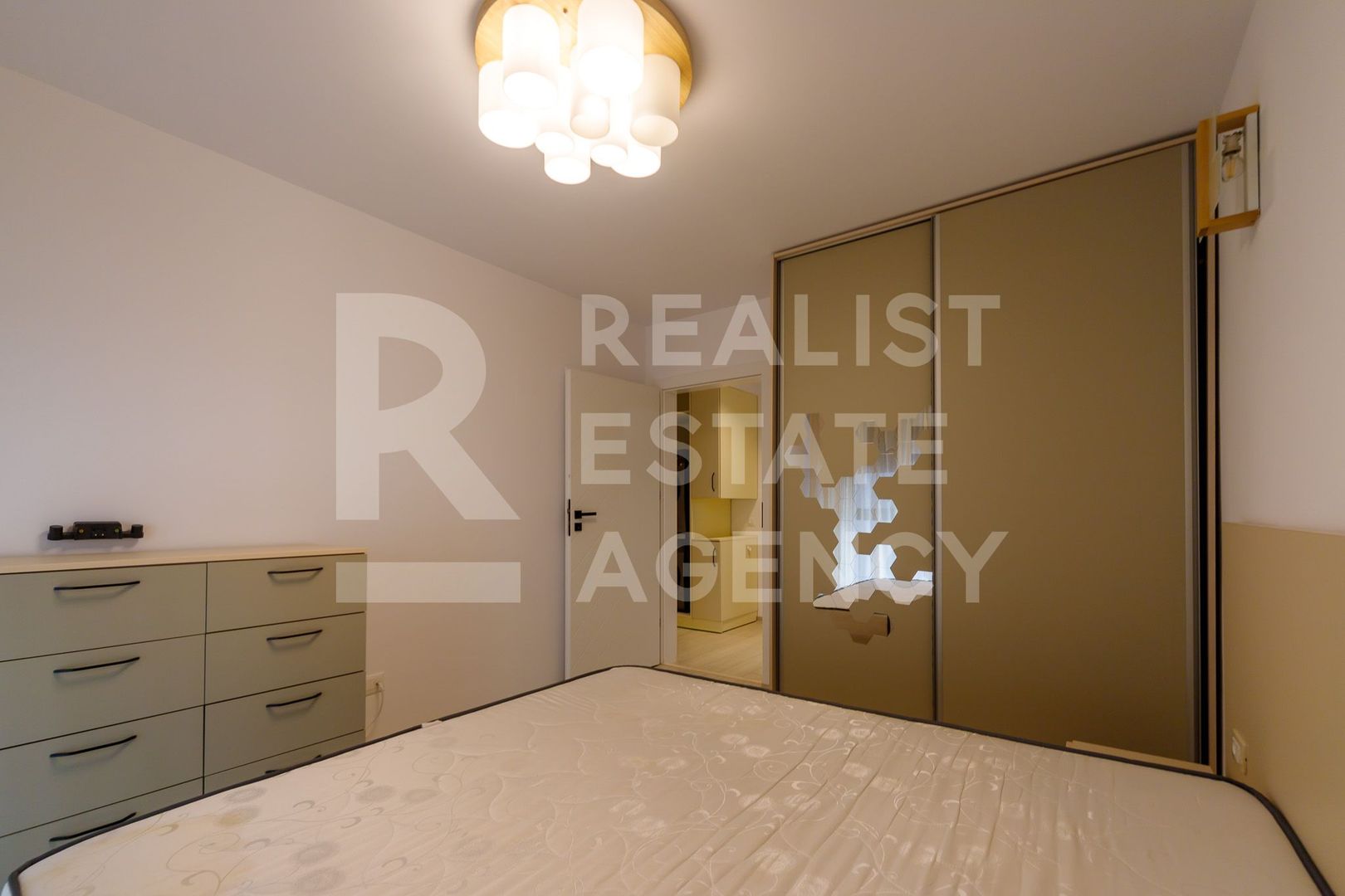 Vânzare, apartament cu 3 camere în zona Lujerului - Poză 14