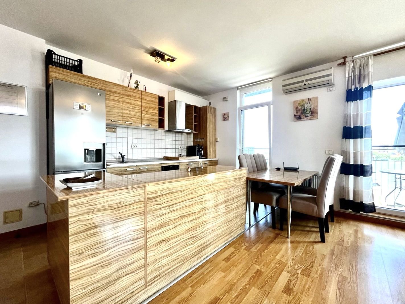 Apartament 3 camere, elegant, pe 2 niveluri,  cu garaj,  zona Aradului - Poză 3