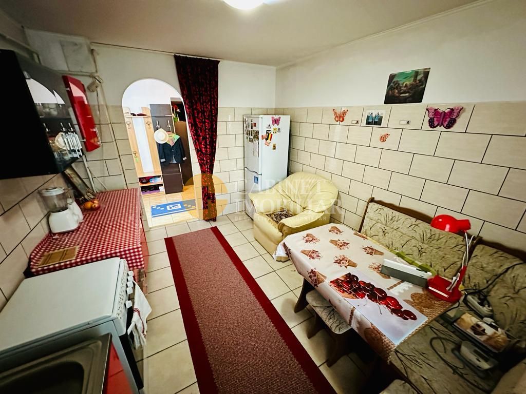 3 Camere Decomandat - ETAJ 2 - Zona Nicolina Rond Vechi - Bloc 1987 - Poză 9