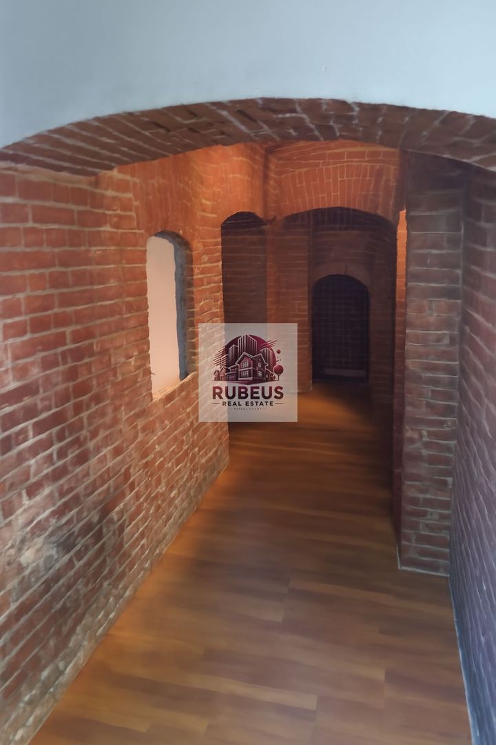 O Locație cu Istorie și Eleganță – În Centru, Pentru Afaceri Distincte - Poză 13