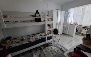 Bloc din 80/ Apartament cu 3 camere/ Decomandat/ mobilat/utilat/ 75 mp - Poză 3