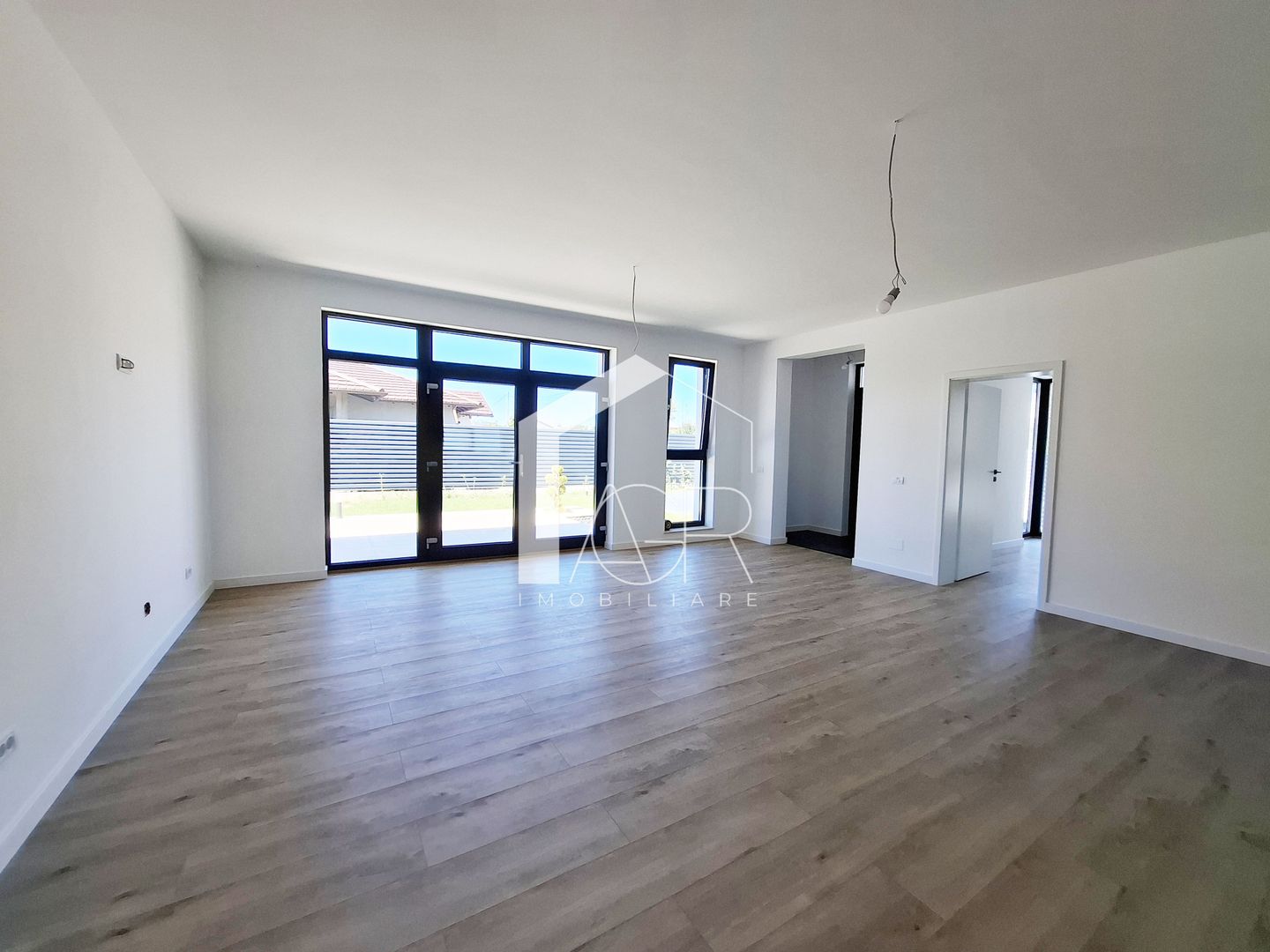 Casa cu 4 camere de vanzare, Bucov, Mica Roma - Poză 3