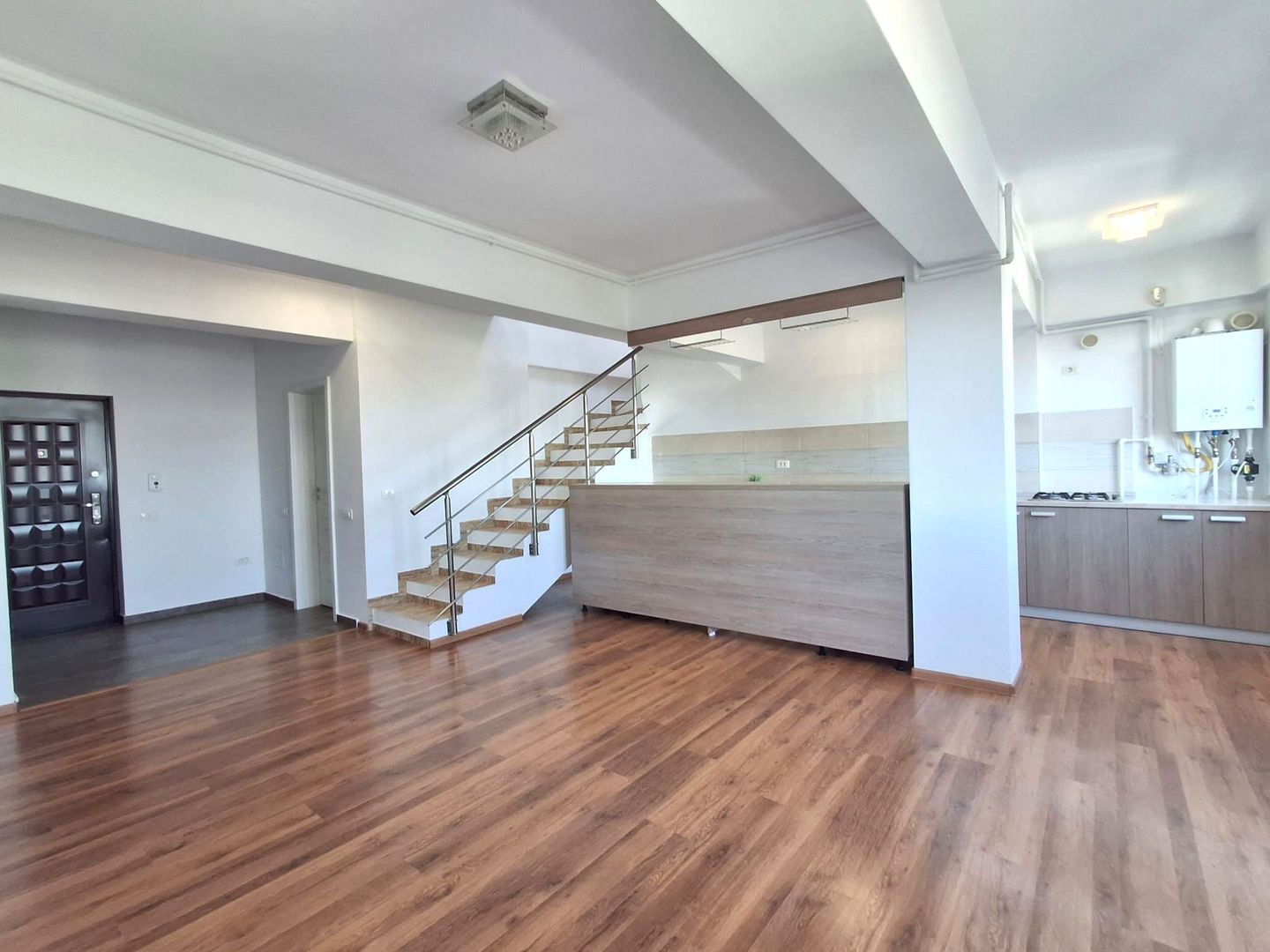 De Vanzare Apartament 4 camere  Militari  Residence - Poză 2