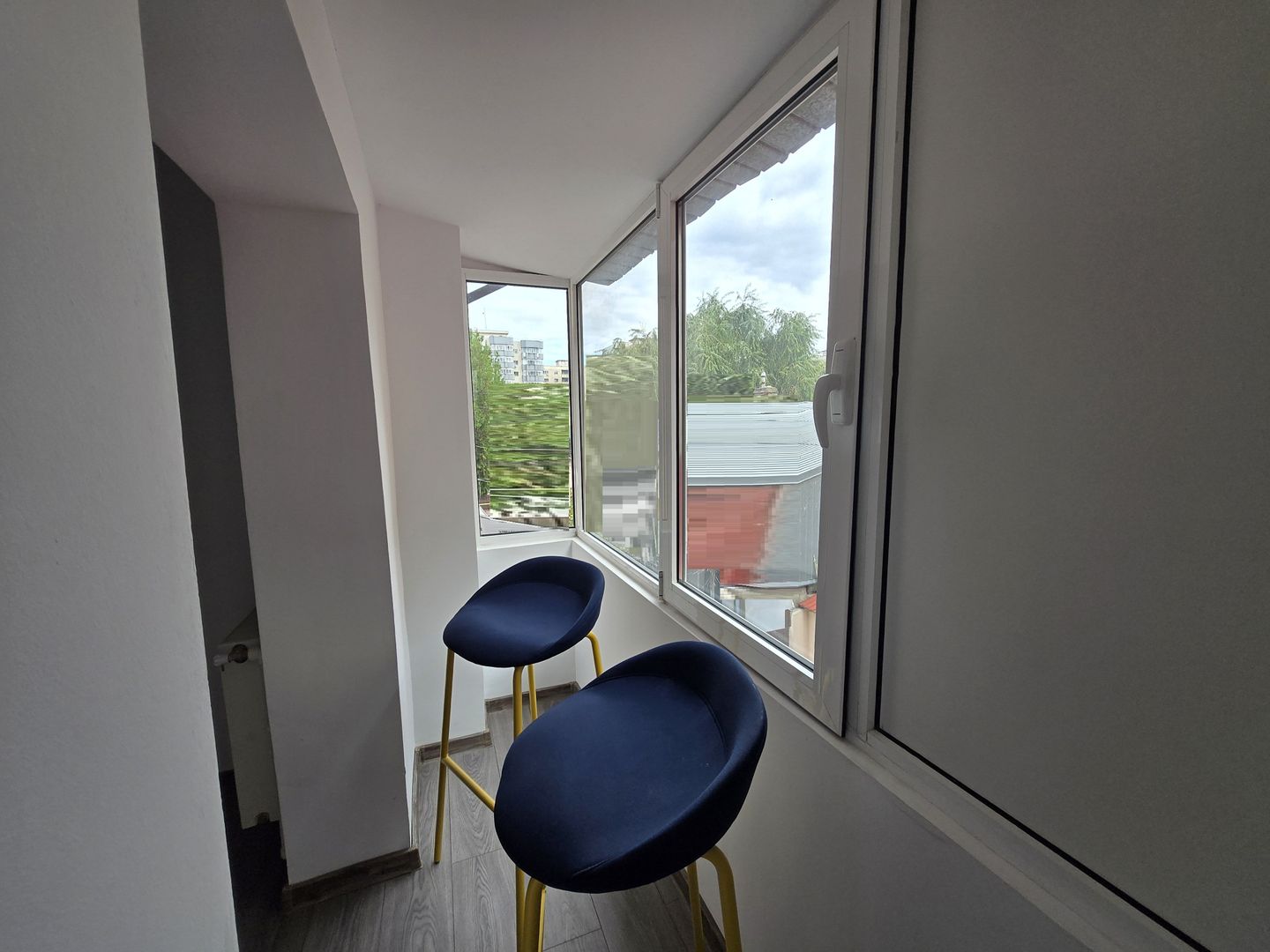 Casa renovata 105mp utili si curte libera 45mp -Eroii Revolutiei - Poză 2