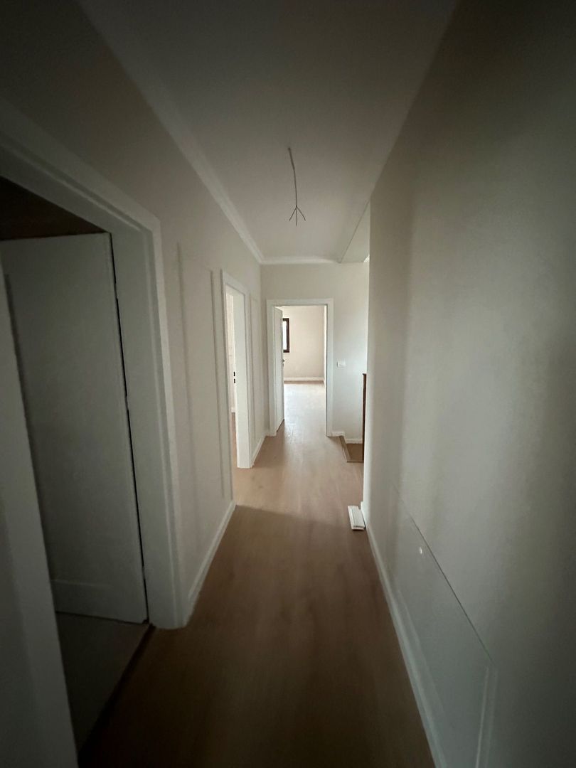 CASA TIP DUPLEX DESPARTIT PRIN GARAJ - Poză 40