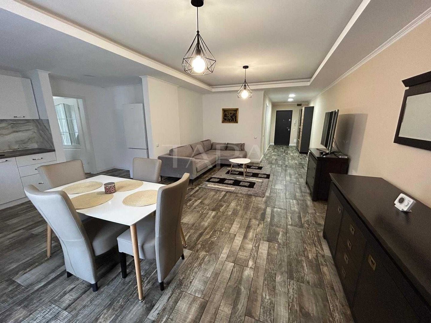 Apartament cu 2 camere, complet mobilat și utilat. - Poză 3