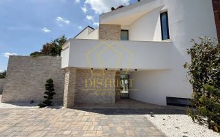 Casa individuală impresionant cu 4 camere si 5 bai | Mosnita Noua - Poză 3