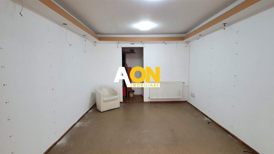 Spatiu comercial cu acces stradal, 35 mp + 15 mp subsol, Cetate - Poză 4