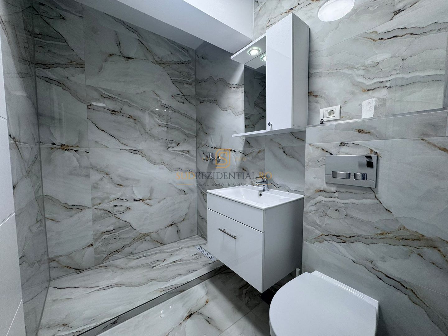 Apartament cu o camera, piscina exterioara, metrou Berceni - Poză 6