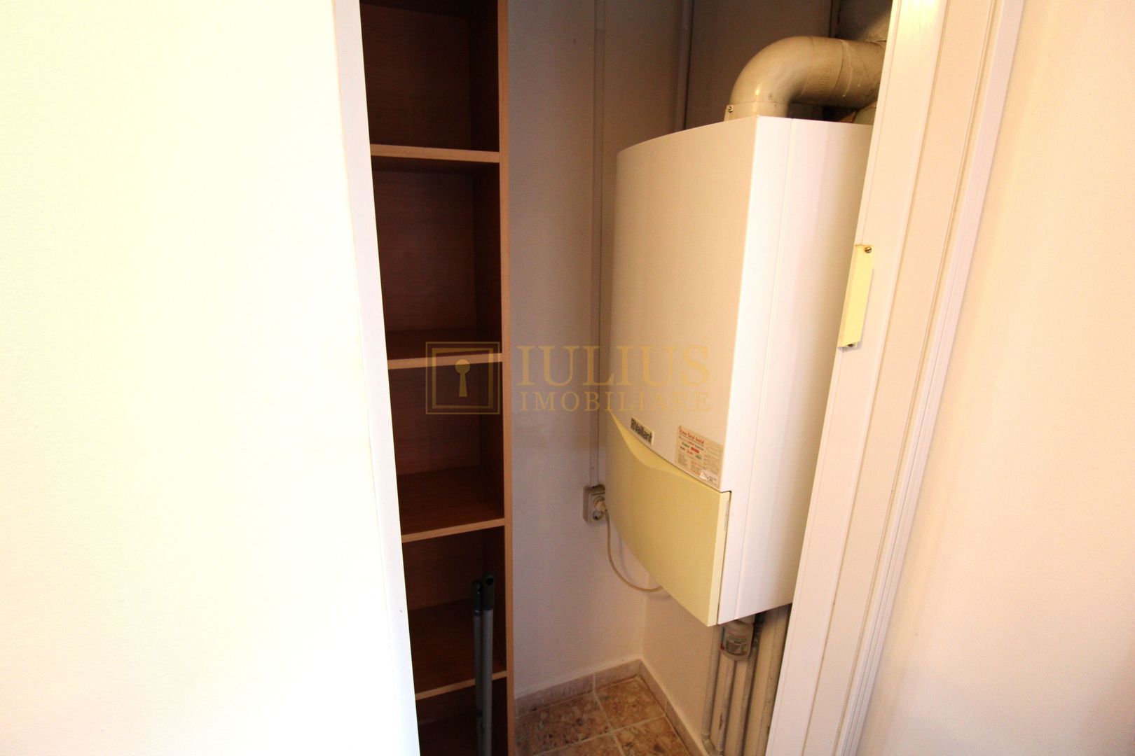 Apartament cu 3 camere, Bucovina-Torontalului - Poză 11