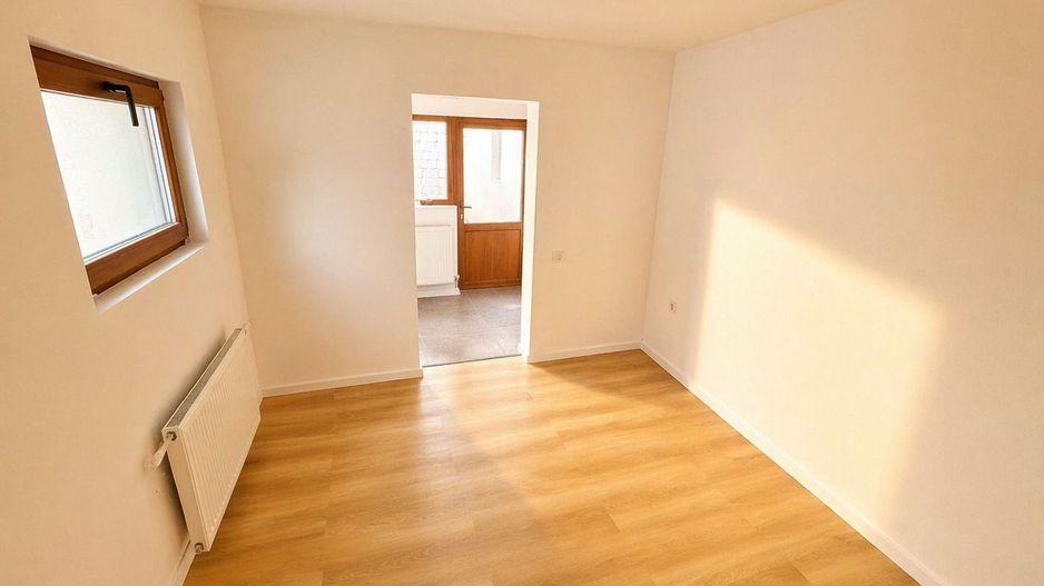 Casa compet renvoata Piata Mihai Viteazau Ploiesti, curte - Poză 3