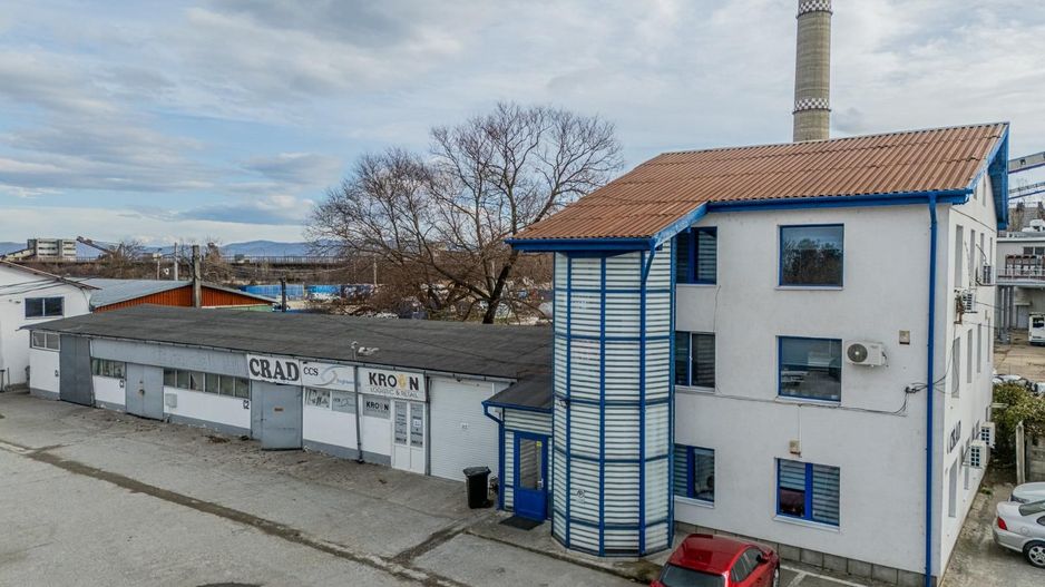 Investitie! Hala + birouri, 3300 mp teren, toate  utilitatile - Poză 3