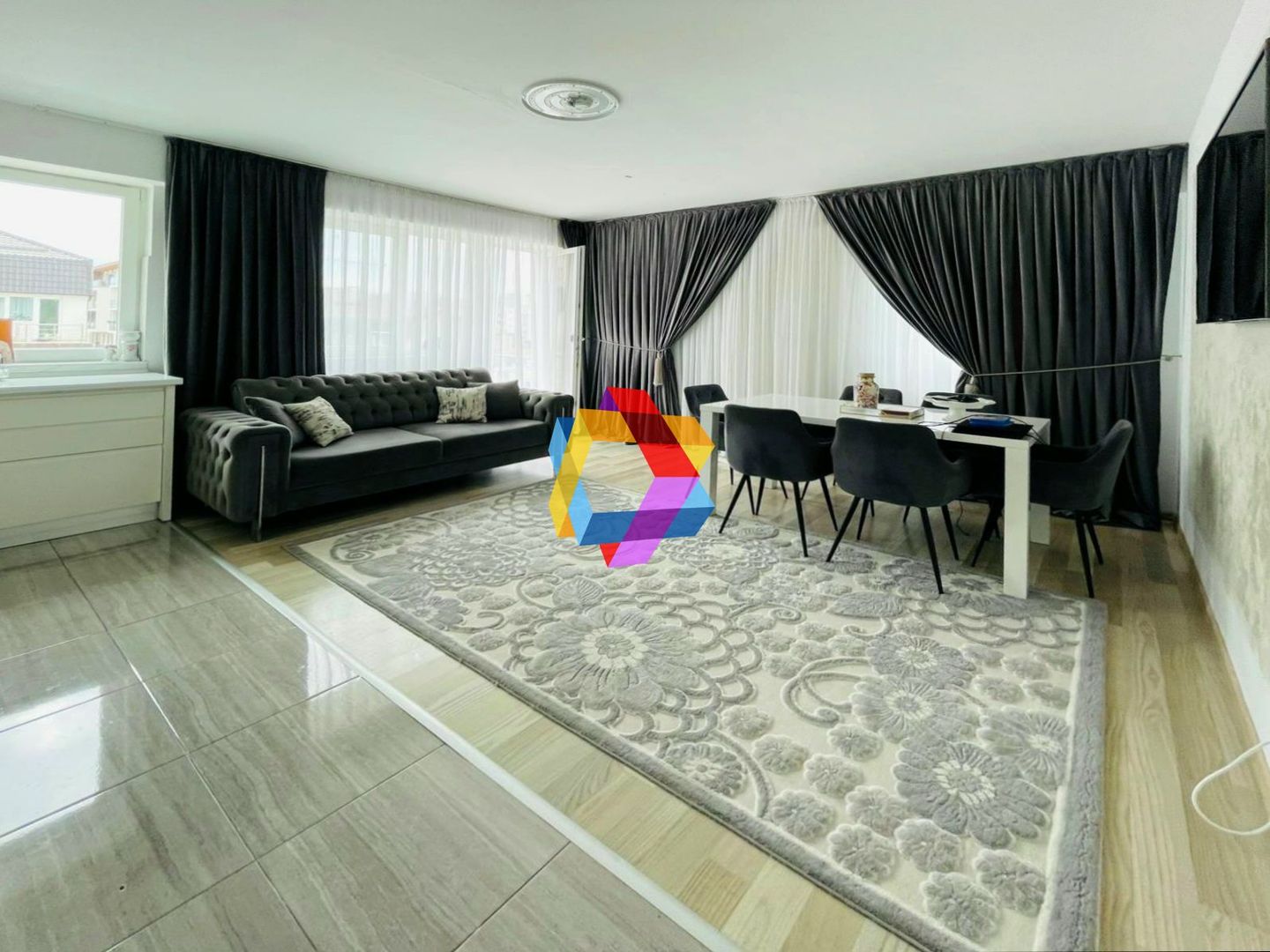 Apartament cu trei camere, zona Tractorul - Coresi, 70 mp - Poză 1