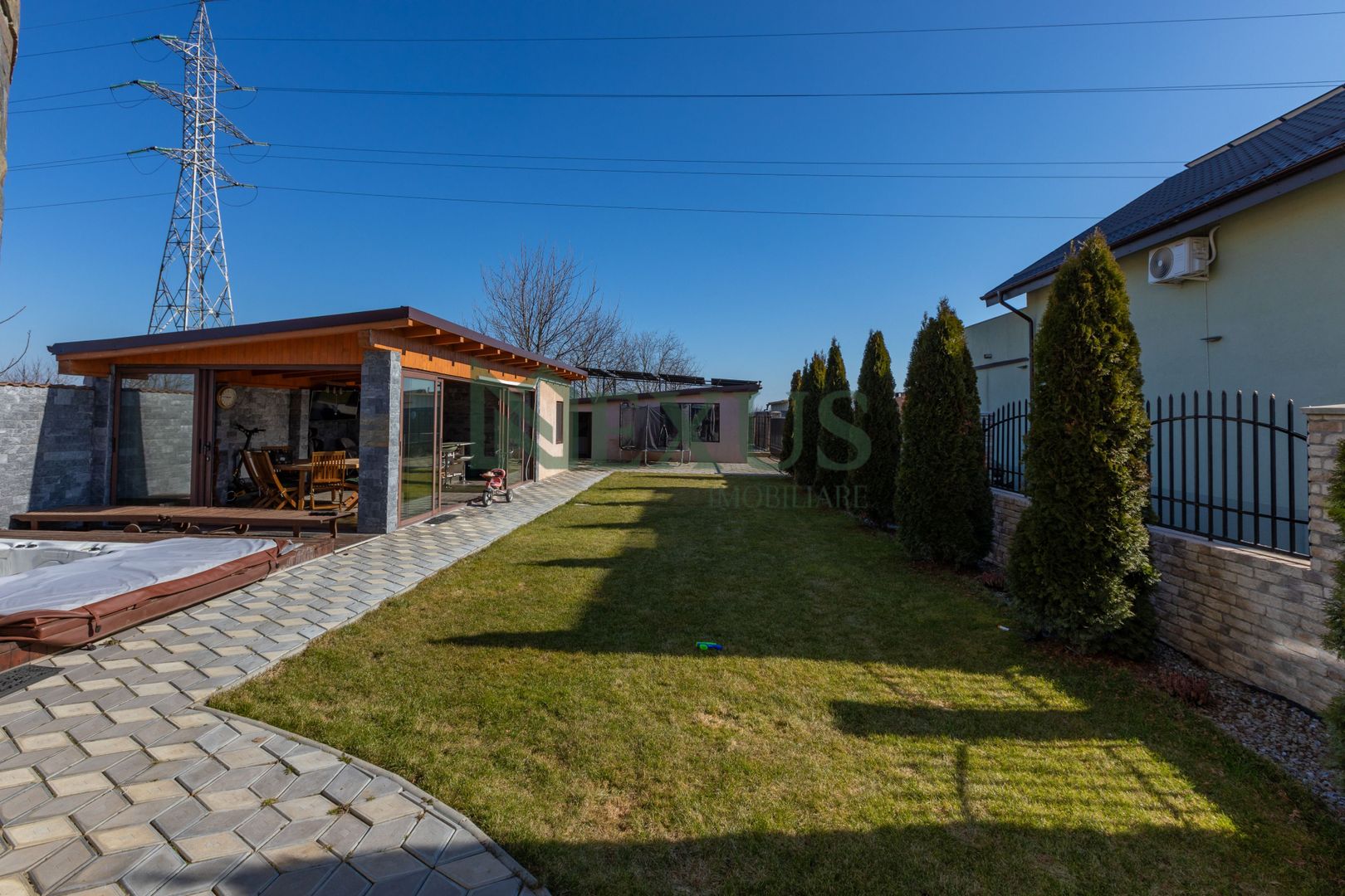 Casă/Vilă modernă de vânzare la intrare în Bogdan Vodă, județul Bacău. - Poză 2