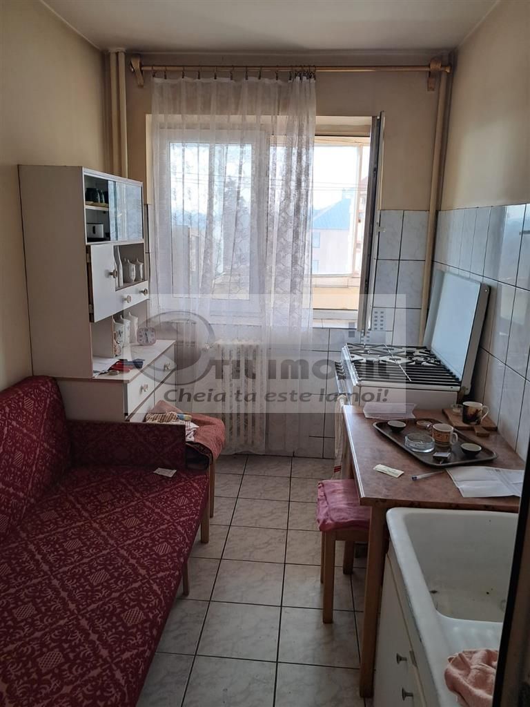 Apartament 2 camere Semidecomandat mobilat utilat zona Tatarasi Nord 85000 euro - Poză 8