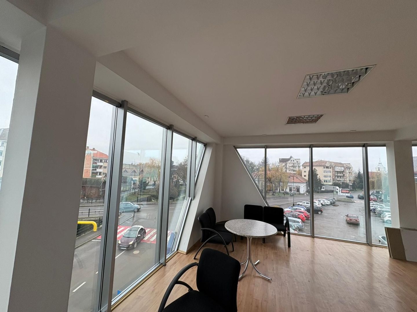 Spațiu de închiriat,ultracentral,Covasna, 152mp, 1000 euro(negociabil) - Poză 6