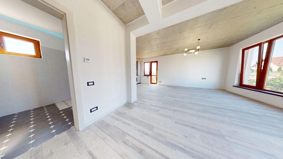 Vila cu stil in Izvor-Tarlungeni - Poză 5