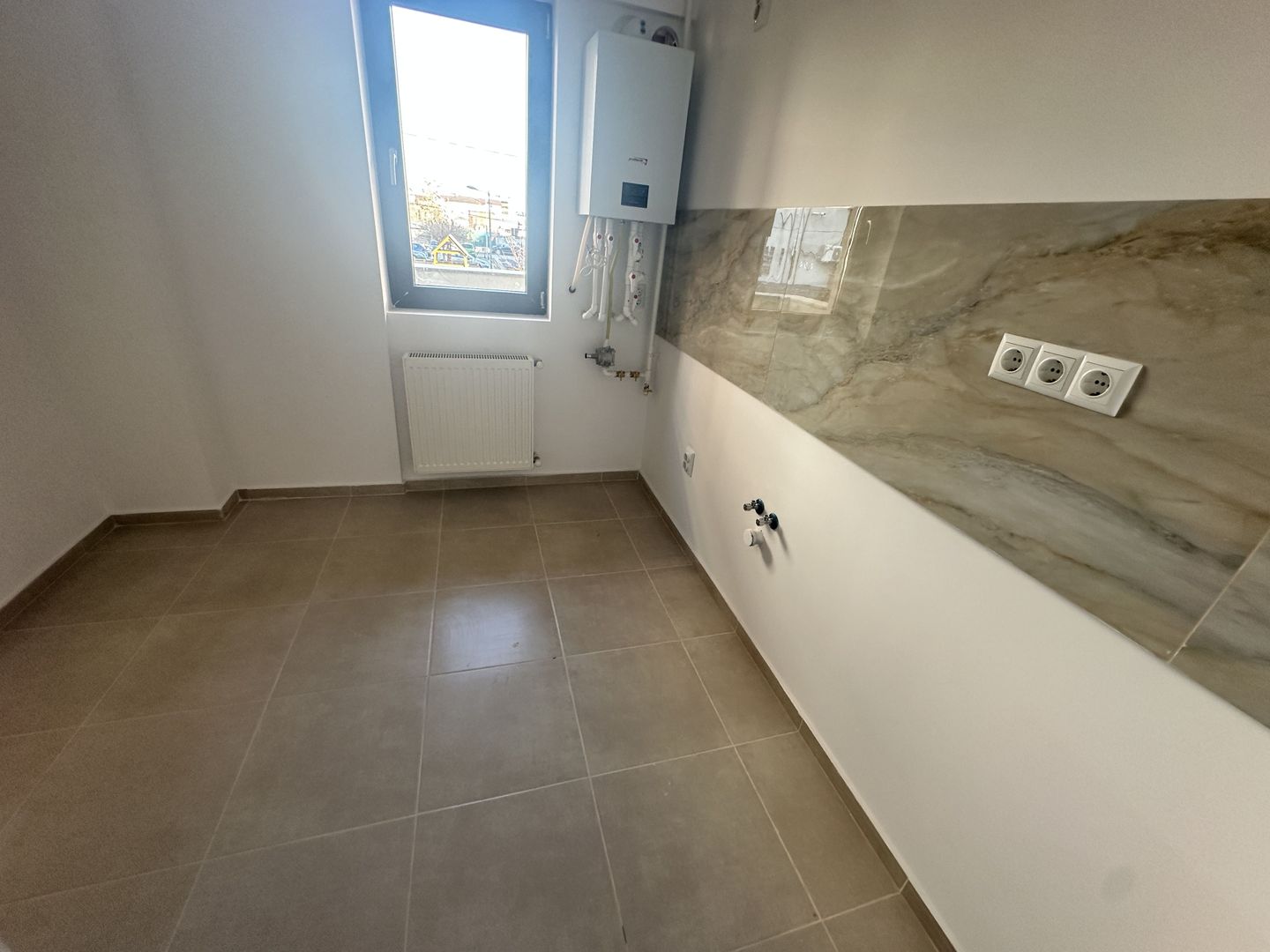 AP 2 CAMERE BLOC NOU, CENTRAL-LANGA MC, FINISAJE PREMIUM, COMISION 0% - Poză 3