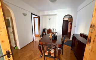 Apartament cu 4 camere în zona Universitate – proprietate cu istorie - Poză 1