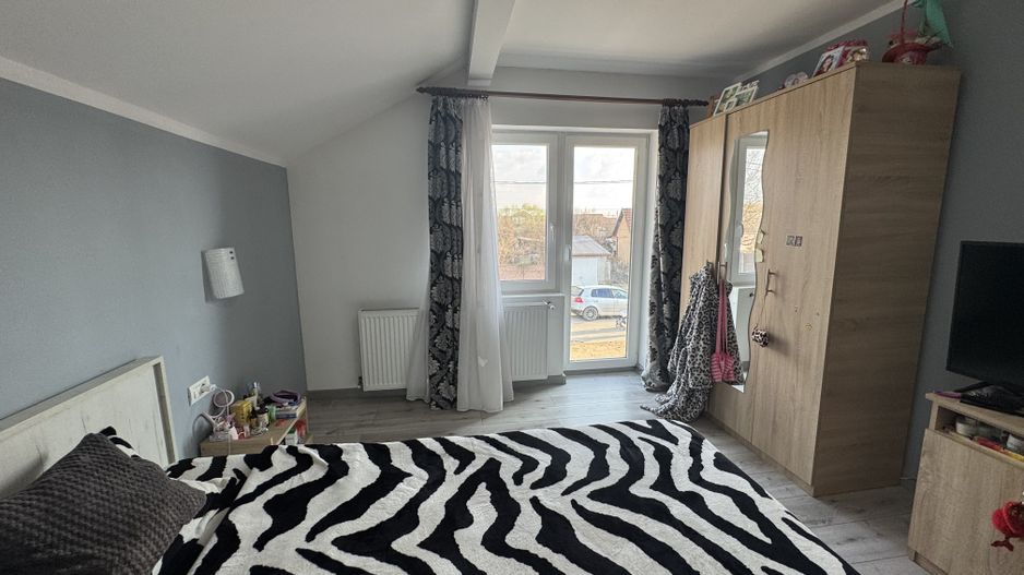 Casa Individuala Sanmihaiu Roman,P+M,4 Camere,2 Bai,Panouri Solare,Carport Auto - Poză 18