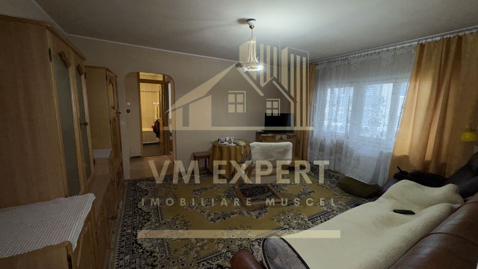 APARTAMENT 2 CAMERE ETAJ 2 CAMPULUNG VIȘOI - Poză 2