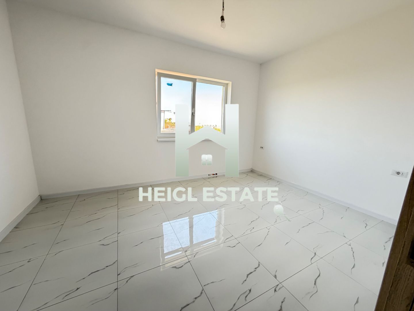 Duplex finalziat cu 4 camere si bucatarie inchisa in Giroc - Poză 1