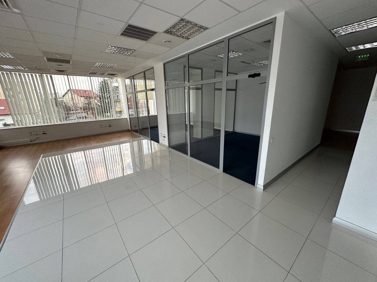 Spatiu de birouri la artera - Poză 9