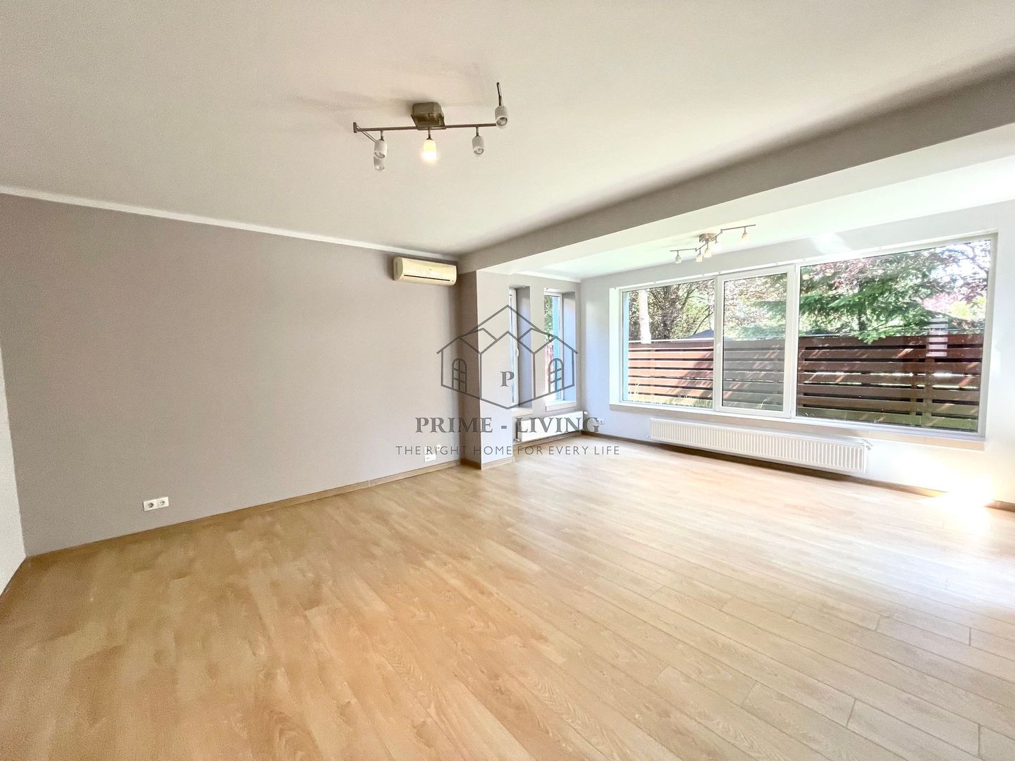 VILA CU 4 DORMITOARE LA INCHIRIERE IN COMPLEX REZIDENTIAL - Poză 1