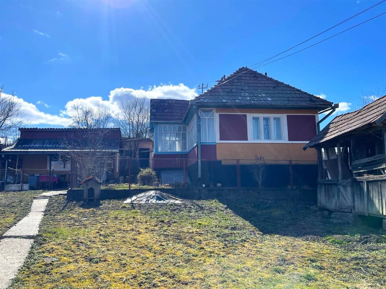 Casa traditionala+ domeniu de 2.900 mp,livada, anexe:refugiu apreciabil Craiesti - Poză 1