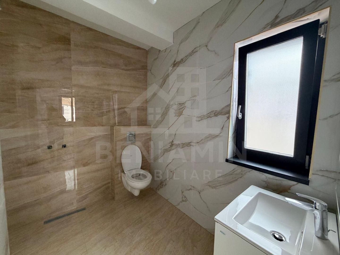 Casa P+1 Living-Bucatarie-3 Dormitoare-Toate utilitatile-Disponibila - Poză 9