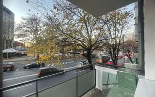 Apartament de vanzare cu 3 camere, balcon, etaj 1 -Zona Calea Dumbravii - Poză 4