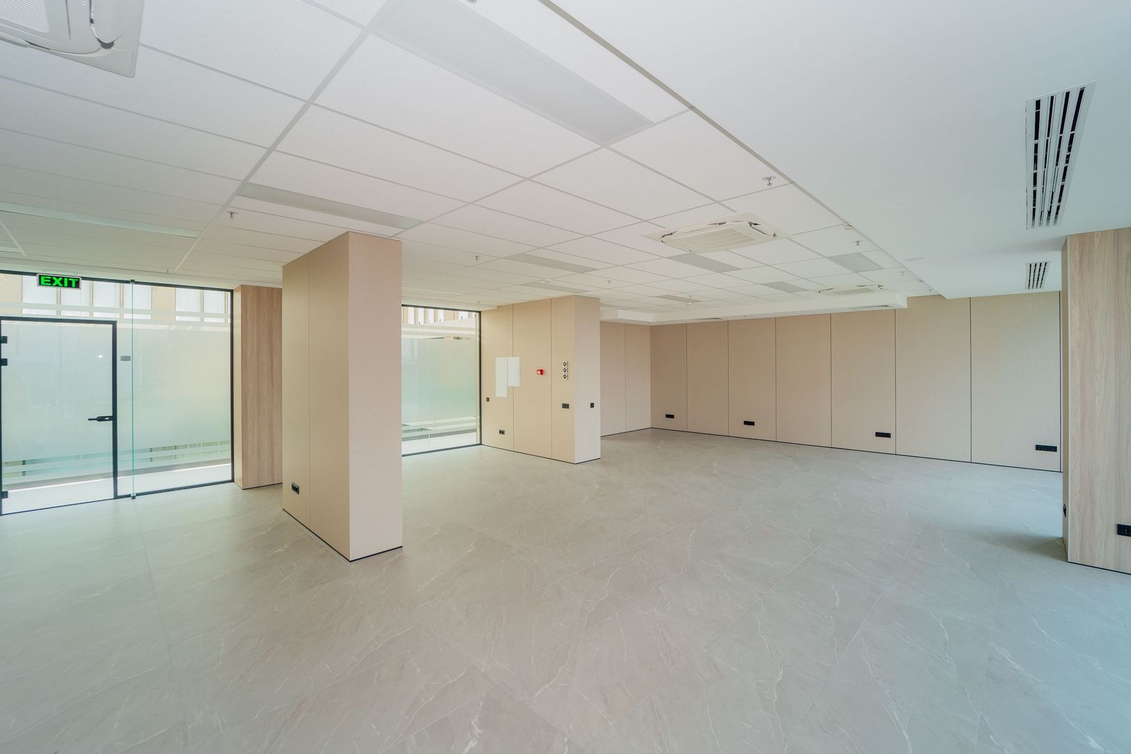 SPRE CHIRIE SPAȚIU COMERCIAL PENTRU BIROU | OFICIU 120 m2 Premium Location Bussines | Chișinău ,Centru ,Str.Bul.Ștefan Cel Mare și Sfânt , 115/1 - Poză 3